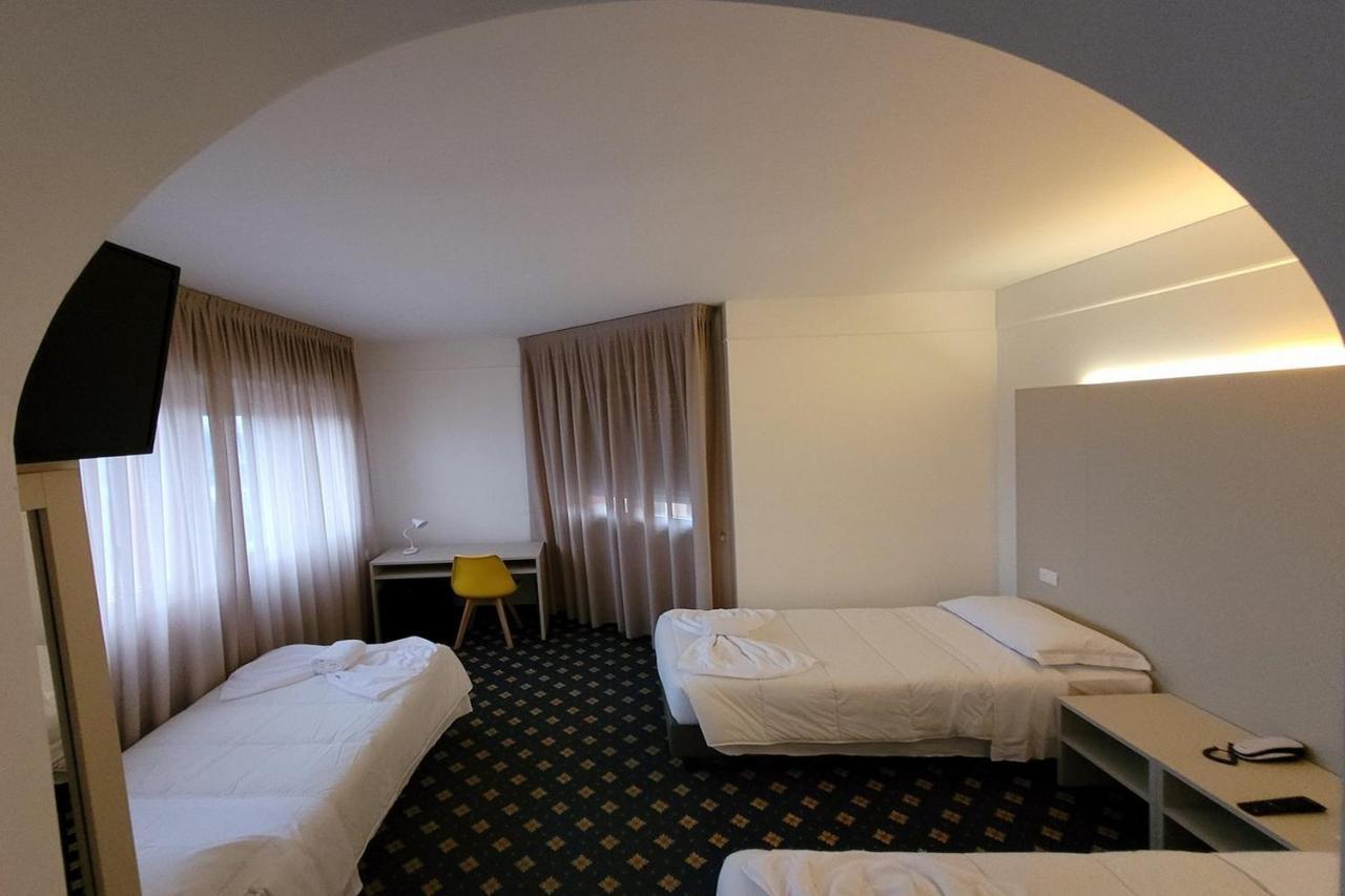 Hotel Azzano Decimo エクステリア 写真