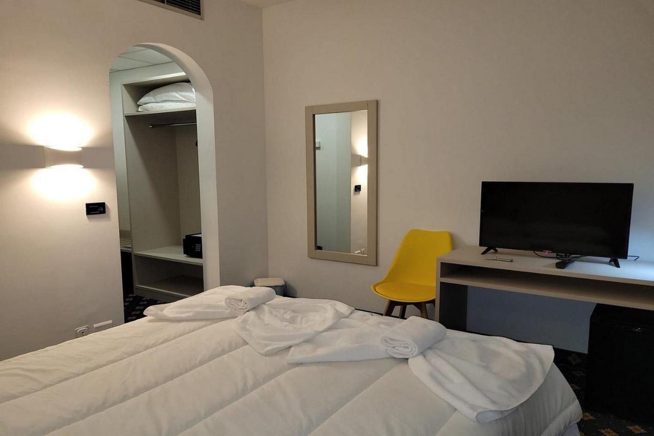Hotel Azzano Decimo エクステリア 写真