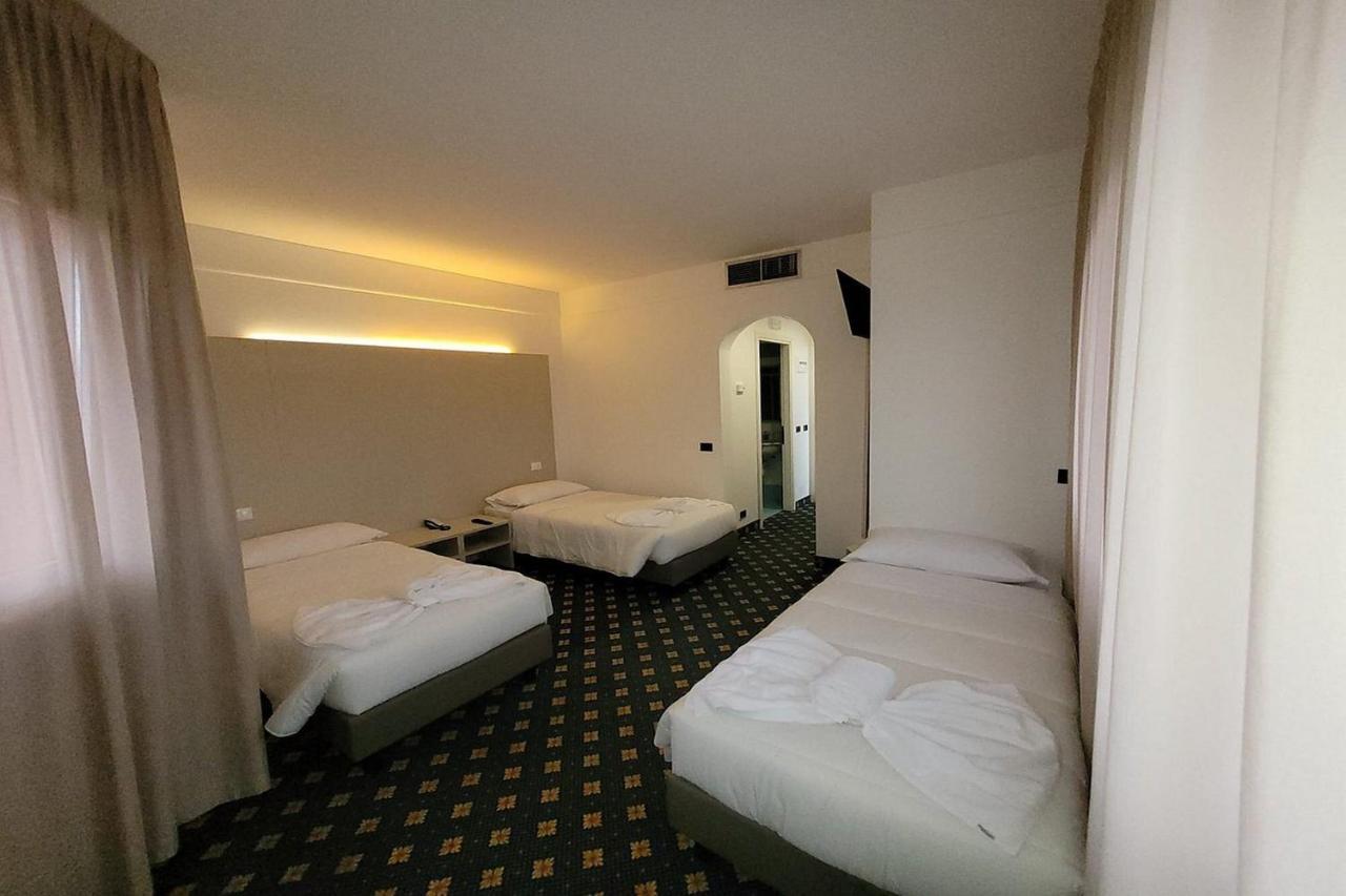 Hotel Azzano Decimo エクステリア 写真