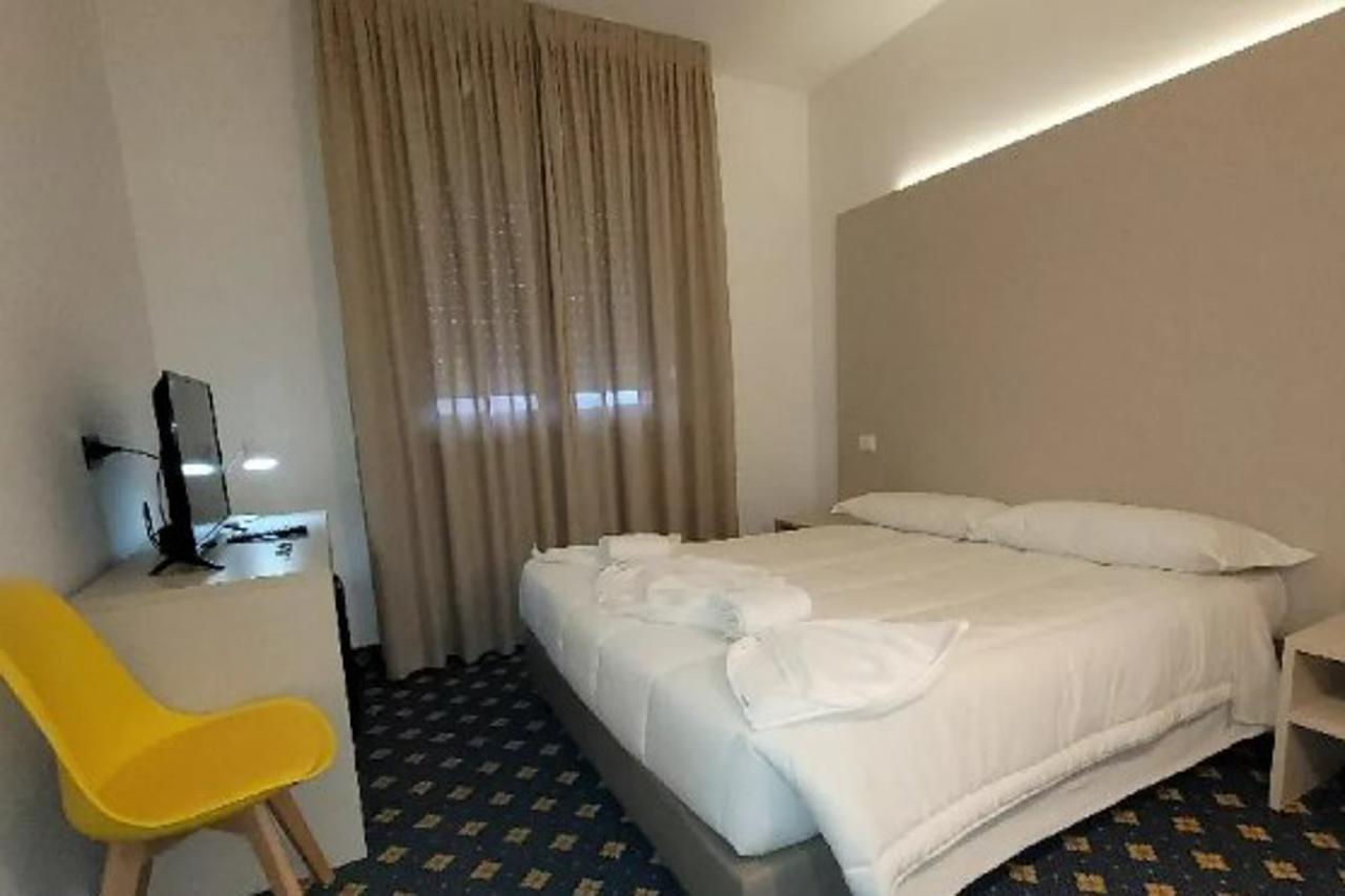 Hotel Azzano Decimo エクステリア 写真