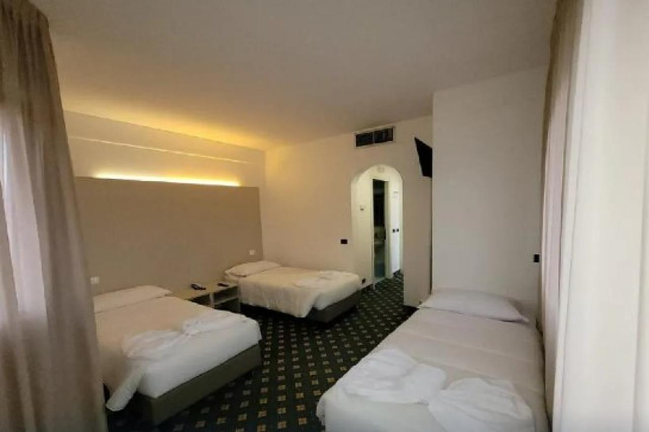 Hotel Azzano Decimo エクステリア 写真